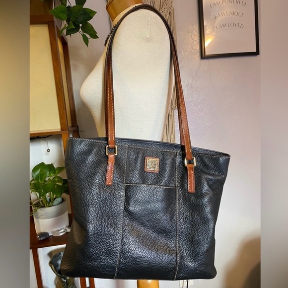 Dooney & Bourke Handbags - Dooney and Bourke Black leather tote